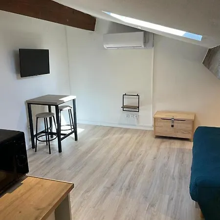 Un Petit Paradis, Centre De Nîmes