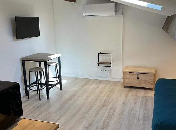 Un Petit Paradis, Centre De Nîmes