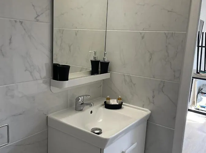 Lägenhet Un Petit Paradis, Centre De Nîmes