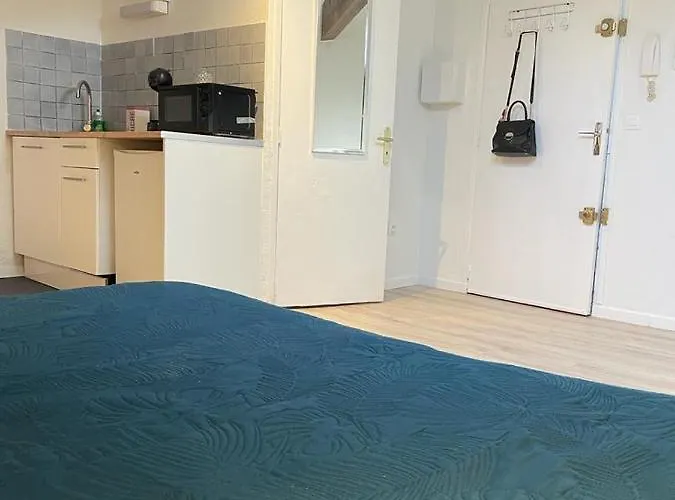 Un Petit Paradis, Centre De *